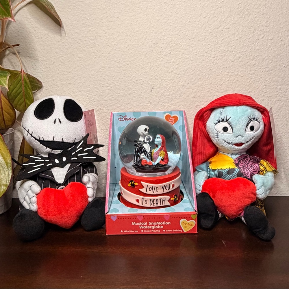 Disney's Nightmare Before Christmas Musical Snowglobe Valentine gift Bundle